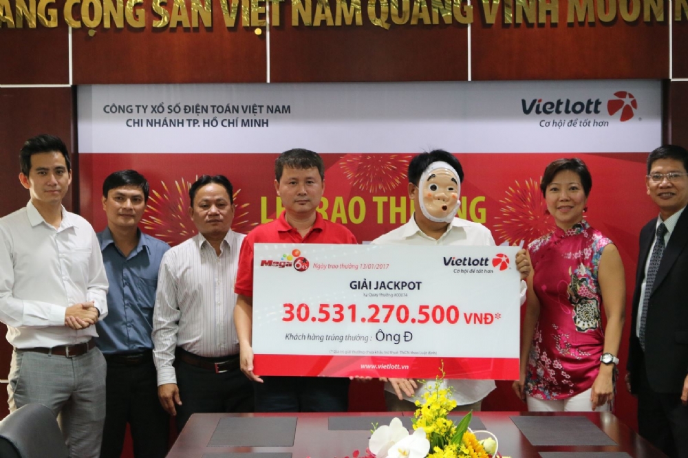 Vietlott trao thưởng Jackpot kỳ quay số mở thưởng số 74